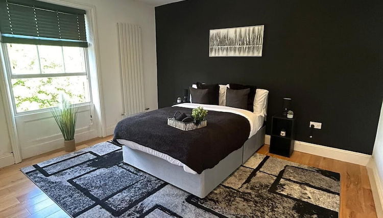 Photo 1 - AMAZING CENTRAL 3 bed REFURB sleeps 5