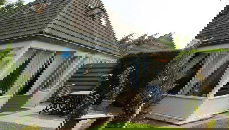 Foto 1 - Bright Holiday Home Near Beach
