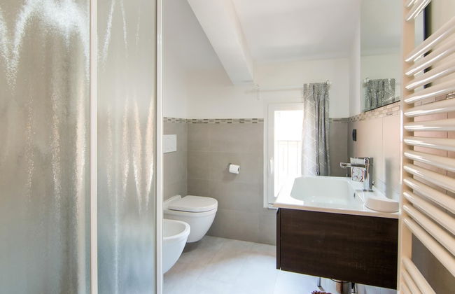 Villa in Ostra Vetere With Pool and Jacuzzis - Photo 25