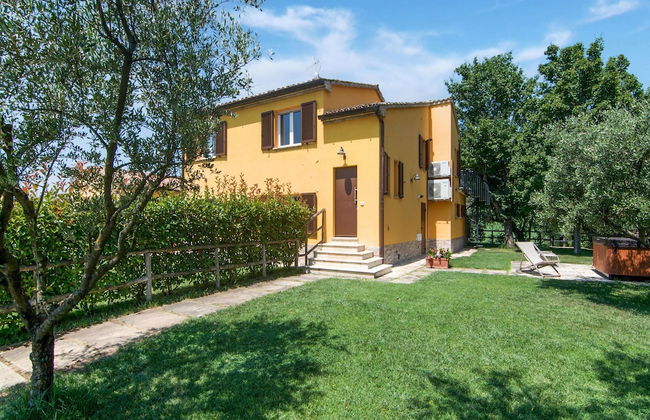 Villa in Ostra Vetere With Pool and Jacuzzis - Photo 36