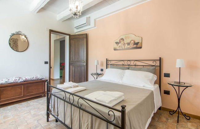 Villa in Ostra Vetere With Pool and Jacuzzis - Photo 7