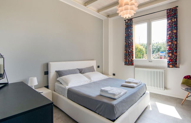 Villa in Ostra Vetere With Pool and Jacuzzis - Photo 4