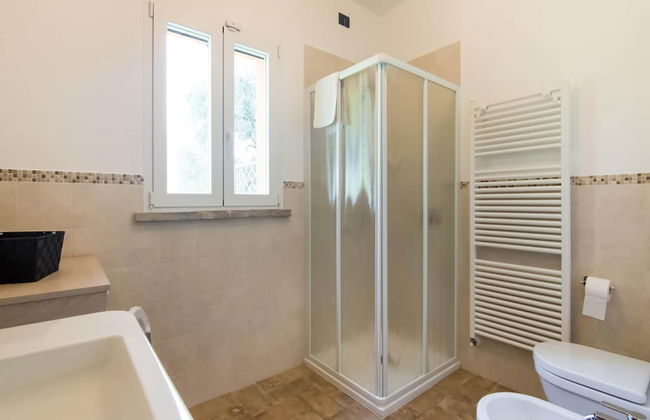 Villa in Ostra Vetere With Pool and Jacuzzis - Photo 24
