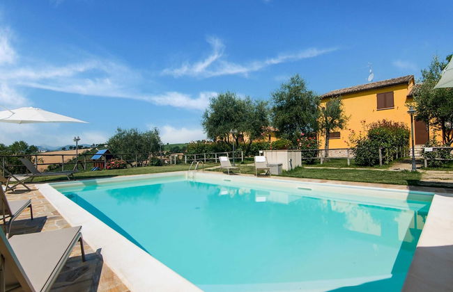 Villa in Ostra Vetere With Pool and Jacuzzis - Photo 26