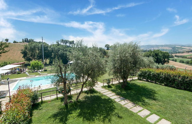 Villa in Ostra Vetere With Pool and Jacuzzis - Photo 38