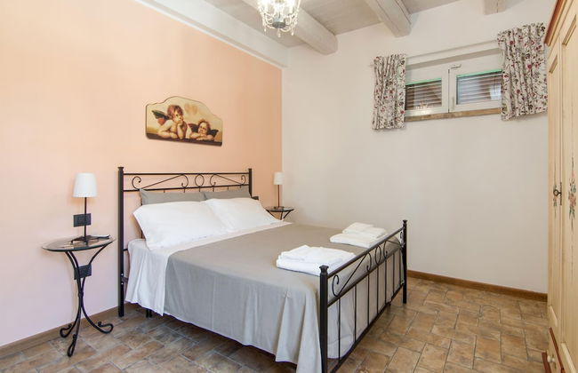 Villa in Ostra Vetere With Pool and Jacuzzis - Photo 3