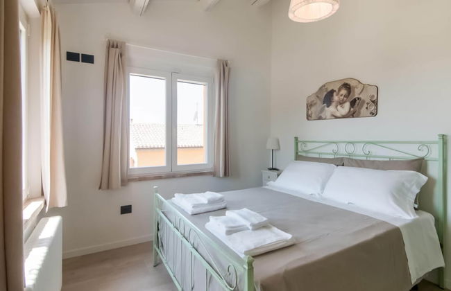 Villa in Ostra Vetere With Pool and Jacuzzis - Photo 12