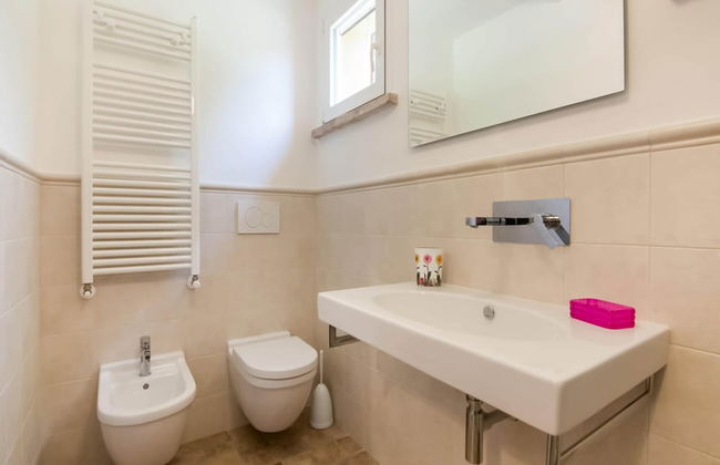 Villa in Ostra Vetere With Pool and Jacuzzis - Photo 23
