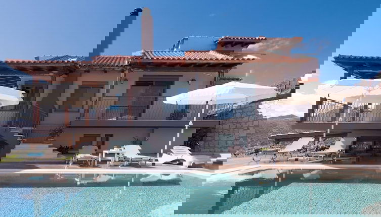 Foto 1 - Villa Near Seaside Village With Pool