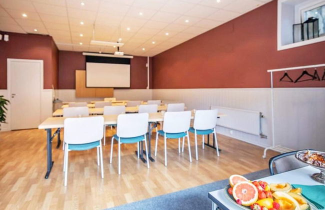 Cosy Room With Free Breakfast - Photo 32