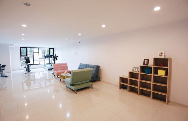 Pintree Service Apartment Pattaya - Photo 43