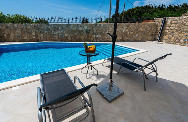 Villa Kabalero - Four-bedroom Villa With Private Pool - Photo 16