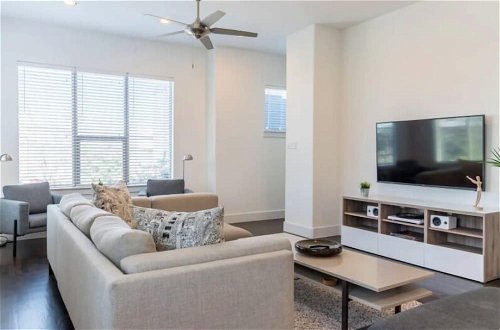 Photo 19 - 2-Bedroom Downtown Dallas Townhome