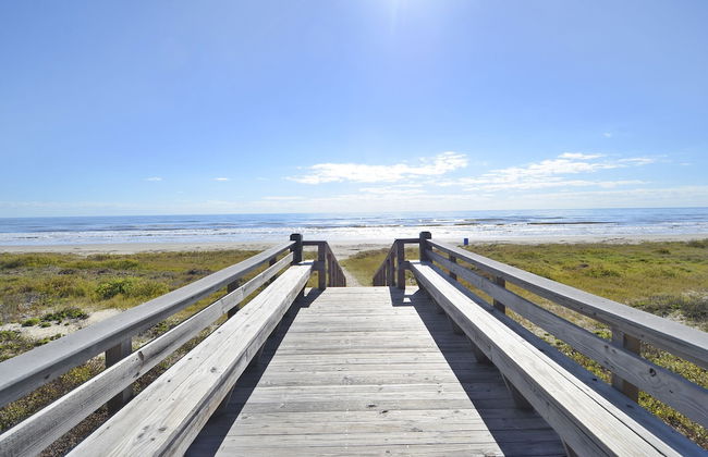 By the Sea - Foto 43