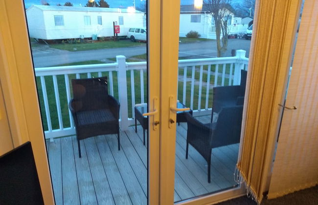 Lovely 3-bed Lodge in Towyn Near Rhyl - Photo 10
