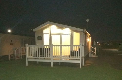 Foto 14 - Lovely 3-bed Lodge in Towyn Near Rhyl