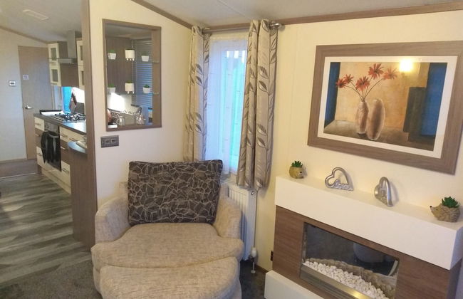 Lovely 3-bed Lodge in Towyn Near Rhyl - Photo 3