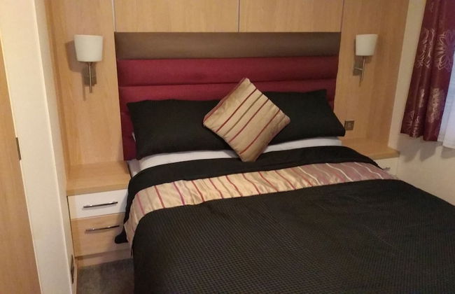 Lovely 3-bed Lodge in Towyn Near Rhyl - Photo 2