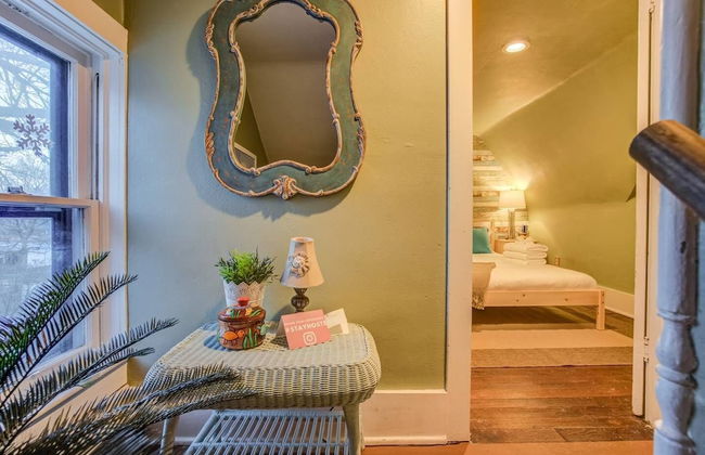 Whimsical Flat Color Unique & Chic Boutique - Foto 2