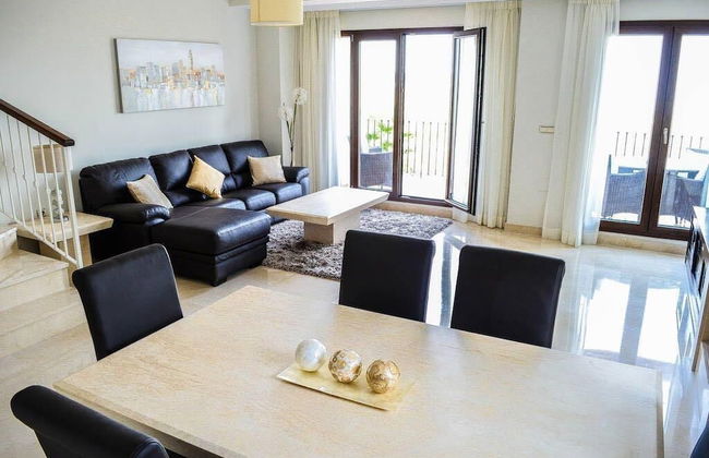 Modern Two Bedroom Villa With Indoor Pool & Spa - Photo 5