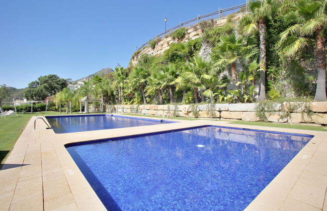Modern Two Bedroom Villa With Indoor Pool & Spa - Photo 14