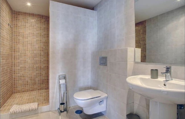 Modern Two Bedroom Villa With Indoor Pool & Spa - Photo 12