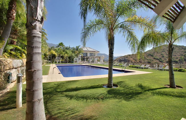 Modern Two Bedroom Villa With Indoor Pool & Spa - Photo 16