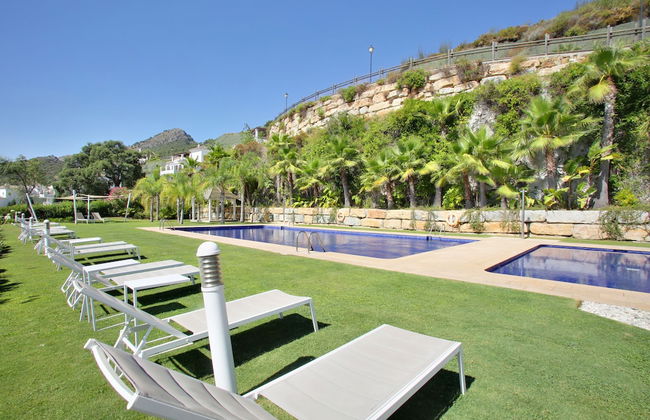 Modern Two Bedroom Villa With Indoor Pool & Spa - Photo 15