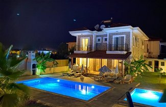Foto 1 - Remarkable 4-bed Villa Tasgin 2 Pools