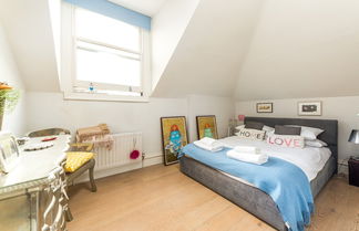 Photo 1 - Pleasant Earl's Court Apartment near Hyde Park