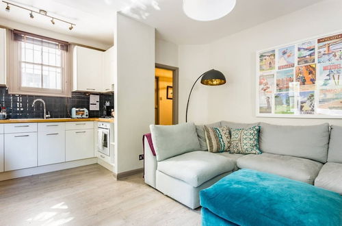 Photo 8 - Delightful 2 bed Garden Flat in Shepherd's Bush