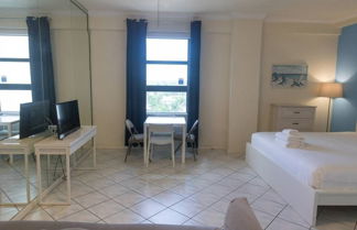 Photo 3 - 778 Studio Apartment Hollywood