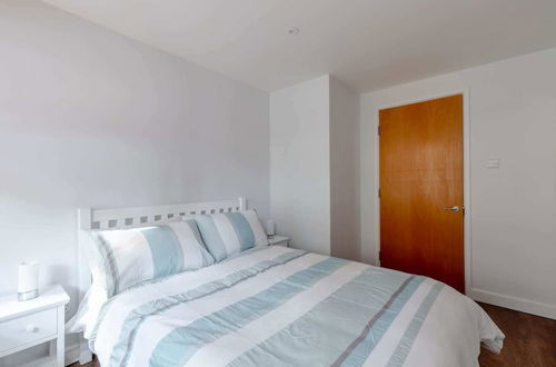 Photo 2 - Modern And Spacious 2 Bedroom in Central London