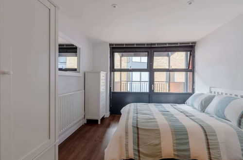 Photo 3 - Modern And Spacious 2 Bedroom in Central London