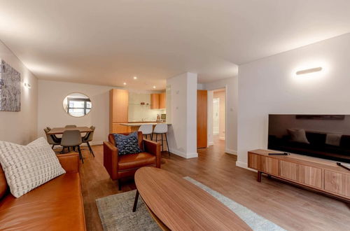 Photo 21 - Modern And Spacious 2 Bedroom in Central London