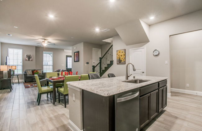 Beautiful furnished 3 bedroom Allen Home - Foto 14
