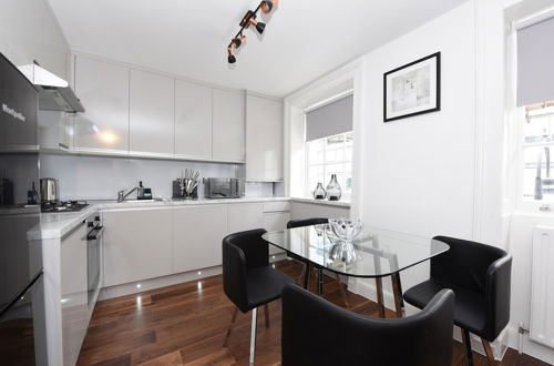 Photo 11 - Charming & Modern Apartments near Oxford Circus London