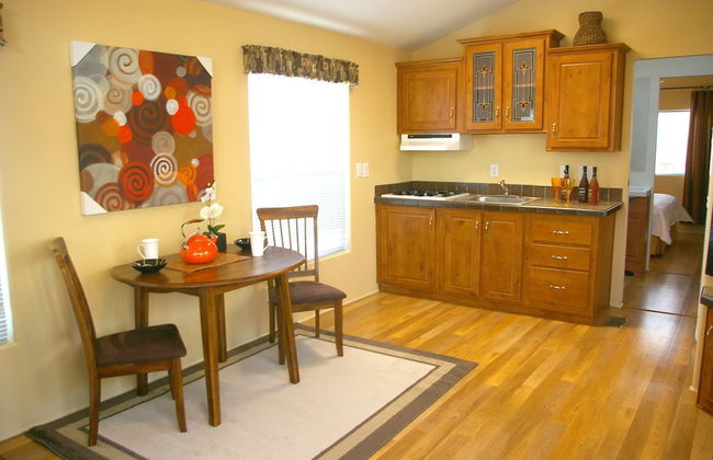 Arden Acres Executive Suites and Cottages - Photo 11