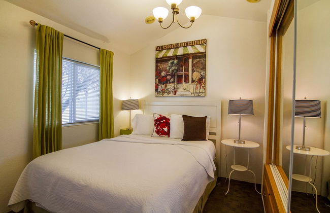 Arden Acres Executive Suites and Cottages - Photo 6