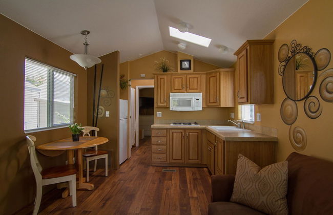 Arden Acres Executive Suites and Cottages - Photo 14