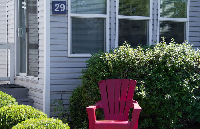 Arden Acres Executive Suites and Cottages - Photo 32