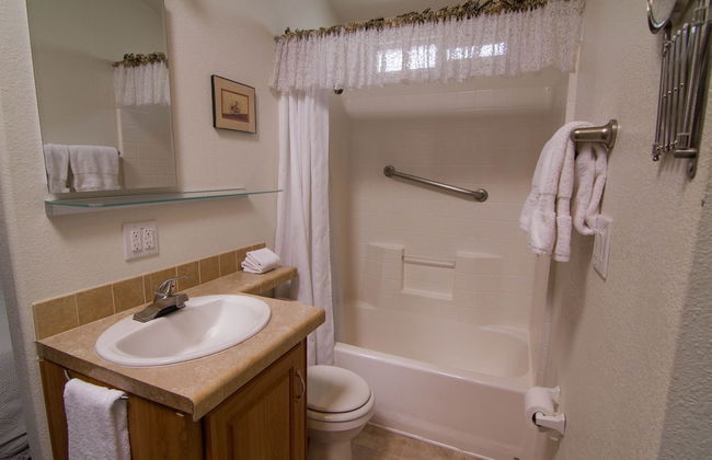 Arden Acres Executive Suites and Cottages - Photo 30