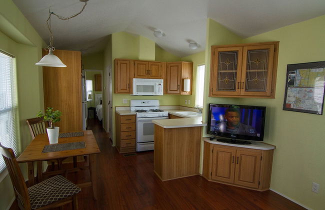Arden Acres Executive Suites and Cottages - Photo 18