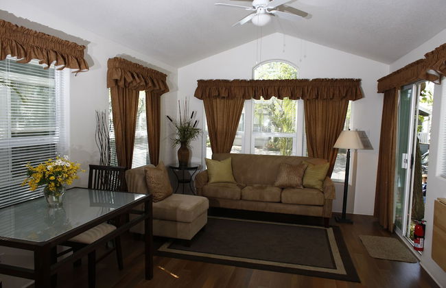 Arden Acres Executive Suites and Cottages - Photo 22