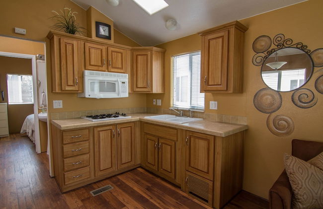Arden Acres Executive Suites and Cottages - Photo 13