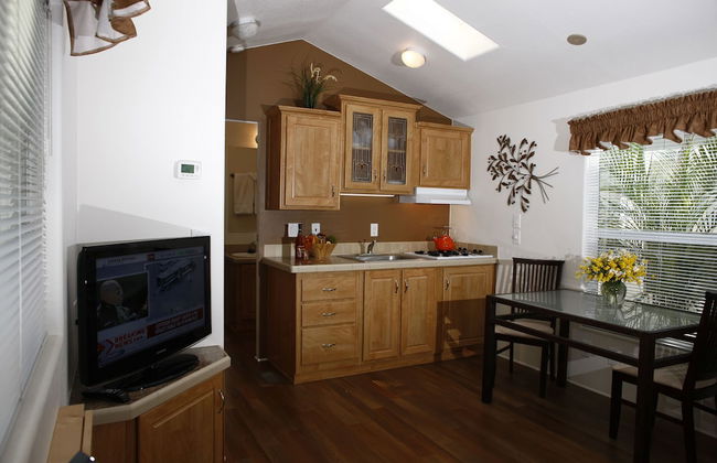 Arden Acres Executive Suites and Cottages - Photo 10