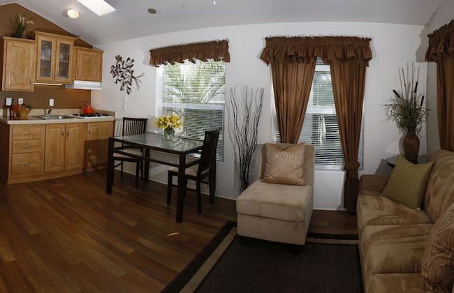 Arden Acres Executive Suites and Cottages - Photo 15