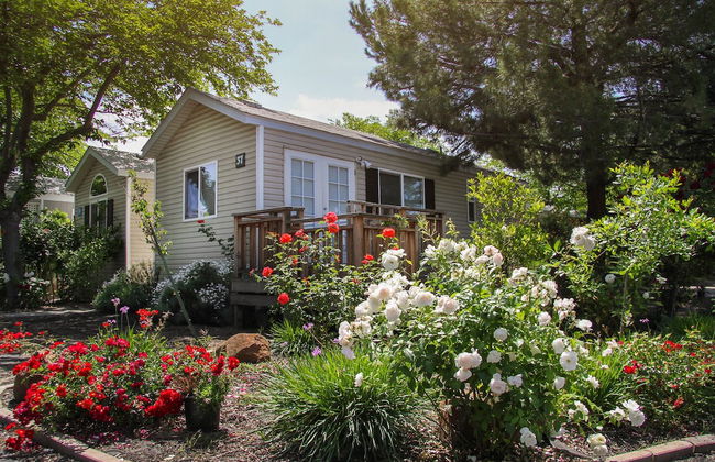 Arden Acres Executive Suites and Cottages - Photo 34