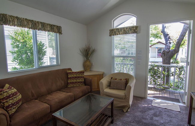 Arden Acres Executive Suites and Cottages - Photo 25