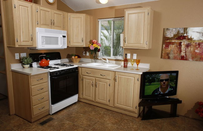 Arden Acres Executive Suites and Cottages - Photo 12